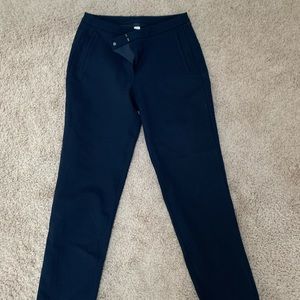 Navy On the move pant in size 6